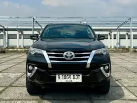 (Low Km)Toyota Fortuner VRZ 2.4 AT. Tahun 2018. Hitam. Perfect cond