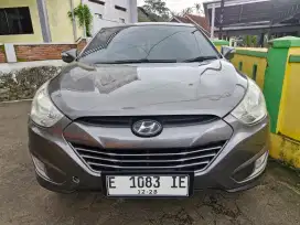 Hyundai tucson 2.0 ( termurah )