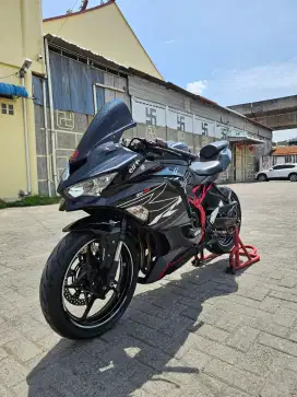 Kawasaki ZX25R ABS Hitam Chasis Merah 2020