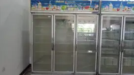 Showcase 3 pintu