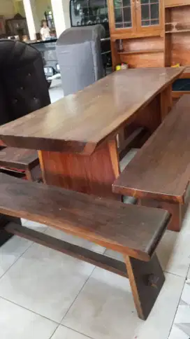 Meja Makan  Tebal & Berat