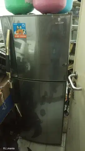 Kulkas sharp 2 pintu