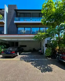 Dijual rumah dalam komplek full fasilitas di serenia hills lebak bulus