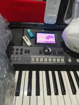 JUAL YAMAHA PIANO ARRANGER PSR S650 SAMPLING SUPER MULUS KEYBOARD PSRS