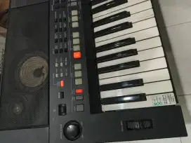 JUAL YAMAHA PIANO ARRANGER PSR S650 SAMPLING SUPER MULUS KEYBOARD PSRS