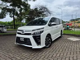 TOYOTA VOXY 2.0 2018