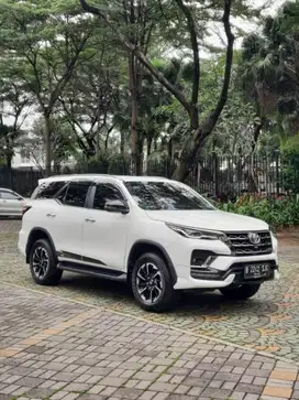 LOW KM 40rban!!! Toyota Fortuner 2.8 GR Diesel AT 2022 - Putih