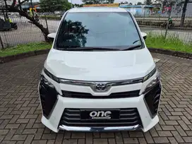 TOYOTA VOXY 2.0 2018