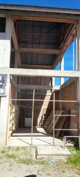 Dijual Tanah dan Bangunan Di Jalan Utama