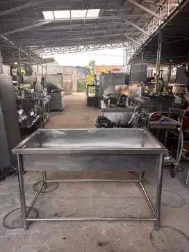 Sink 1 lubang besar/ meja peniris, meja ikan/ayam
Ukuran 122x75x75