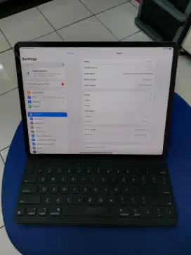 iPad Pro 12.9 2020 128gb wifi only + keyboard smart folio apple