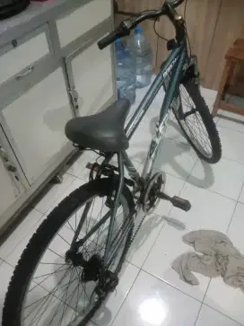 Sepedah gunung merk polygon 6 speed UK.27,5
