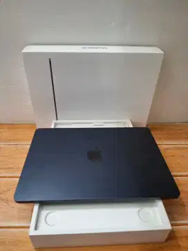 Second macbook air m2 13inc 8/256 midnight inter