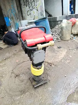 Mesin Pemadat Tanah Stamper Kuda Honda Mulus Siap Pakai