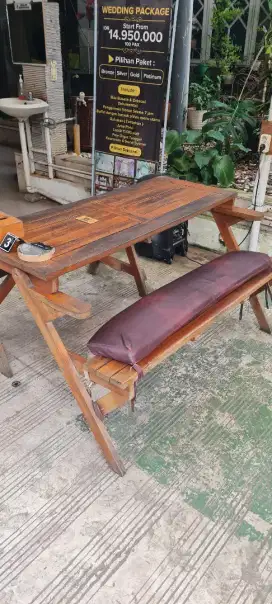 Meja outdoor kayu buat diluar area