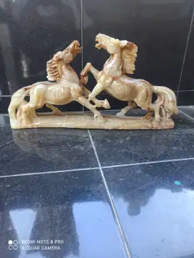 Patung kuda tarung batu onik