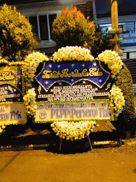 Karangan bunga papan