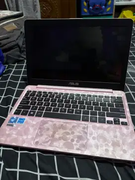 Laptop Asus E203M Pink Limited Edition