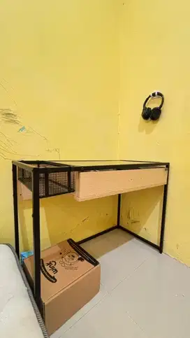 Meja kerja merk informa