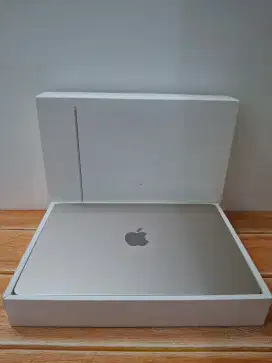 Second macbook air m2 13inc 8/256 inter