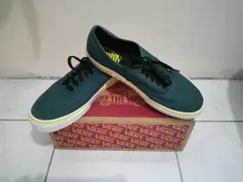 Dijual Sepatu Vans Authentic