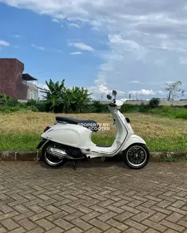 JUAL MURAH VESPA SPRINT 150 iGET ABS FACELIFT 2019 MULUS