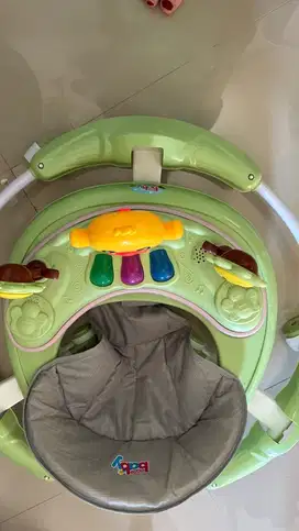 baby walker seperti baru