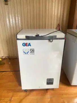 Freezer ukuran 100liter