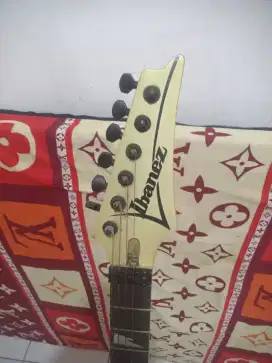 Jual gitar Ibanez rg kW lumayan enak kondisi apa adanya da buluk