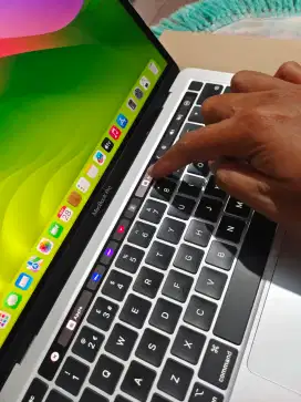 Laptop macbook pro retina 2020 touchbar core i5