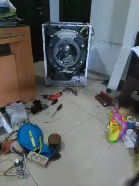 Jasa servis AC kulkas frezer showcase mesin cuci dan bongkar pasang AC
