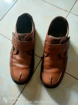 Sepatu Kickers . Ukuran 42