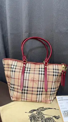 Burberry totebag 100% authentic