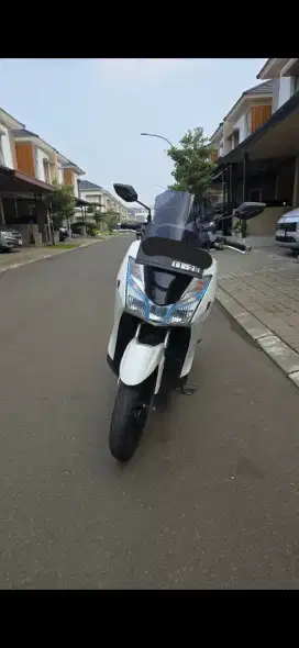 DIJUAL YAMAHA LEXI 2018 PUTIH – ISTIMEWA!