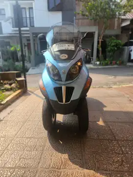 Piaggio MP3 tiga roda dijual