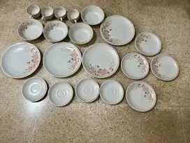 Piring dan Mangkok keramik set Hedge Rose - 20 pcs