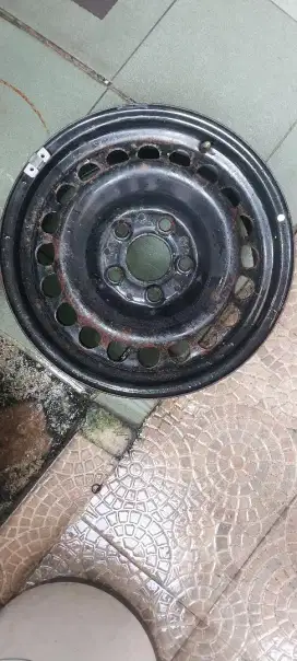 Di jual velg kaleng mercy 1velg aja