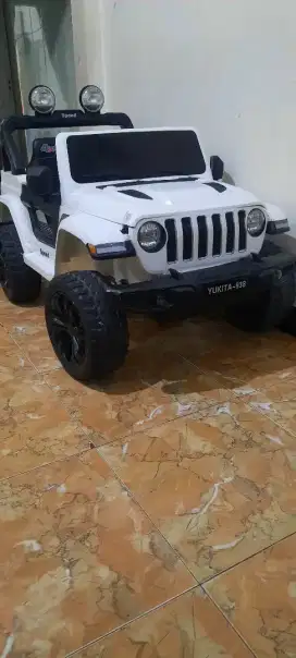 Mobil Jeep Mainan