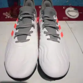 Sepatu futsal adidas
