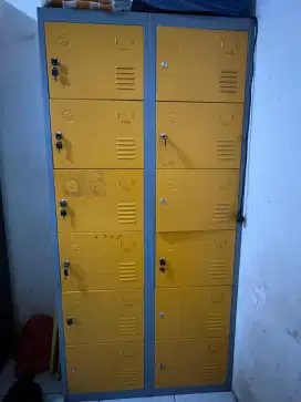 Locker 12 pintu