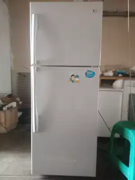 Kulkas dua pintu