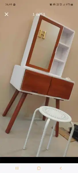 MEJA RIAS KACA AESTETIK SCANDIVIAN