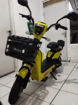 Dijual sepeda listrik OTOBOT T203 bekas