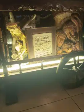 Borongan Pahatan Kayu, Batu, dan Fiber