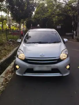 Dijual toyota Aya 1.0 G tahun 2013 MT warna silver