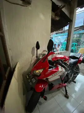 Jual motor cbr thn 2015 mtr rawatan cuma di pake kerja