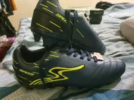 Sepatu Bola speed baru