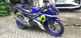 yamaha  r15 warna biru favorit