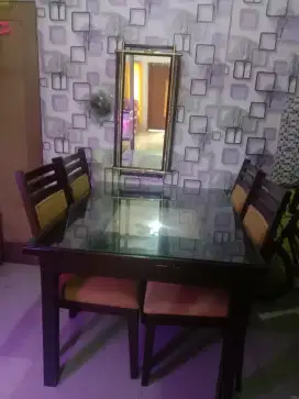 Meja makan 4 kuri