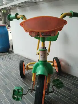Sepeda anak dorong